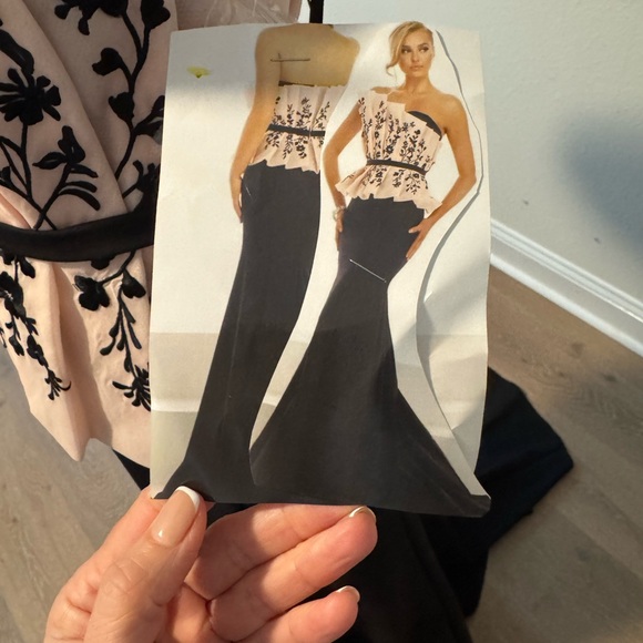 Evening Dress 🖤🌸 - Picture 3 of 4